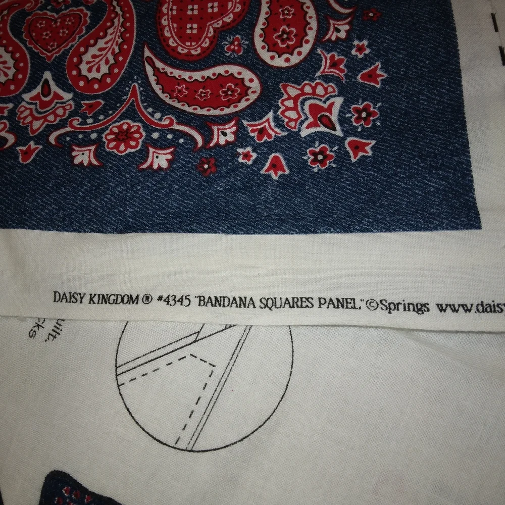 FABRIC Daisy Kingdom Bandana Squares, 2 panels, uncut & unwashed